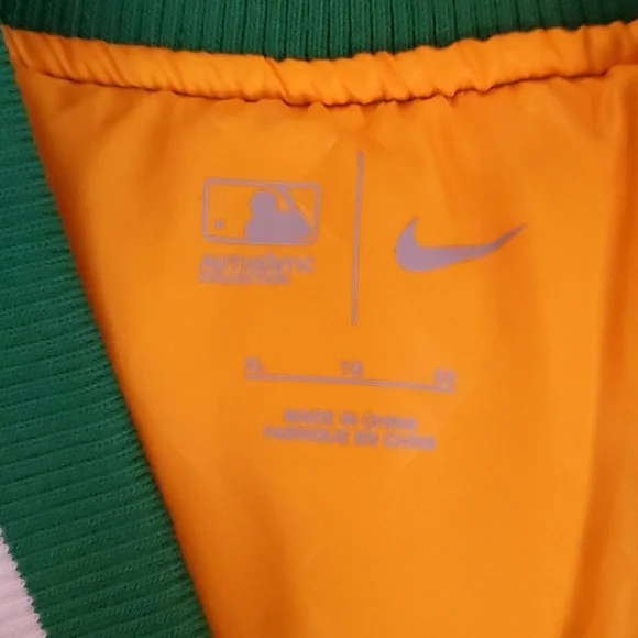 Nike Oakland A's Authentic Dugout Performance Full-Zip Jacket. - Picture 5 of 9